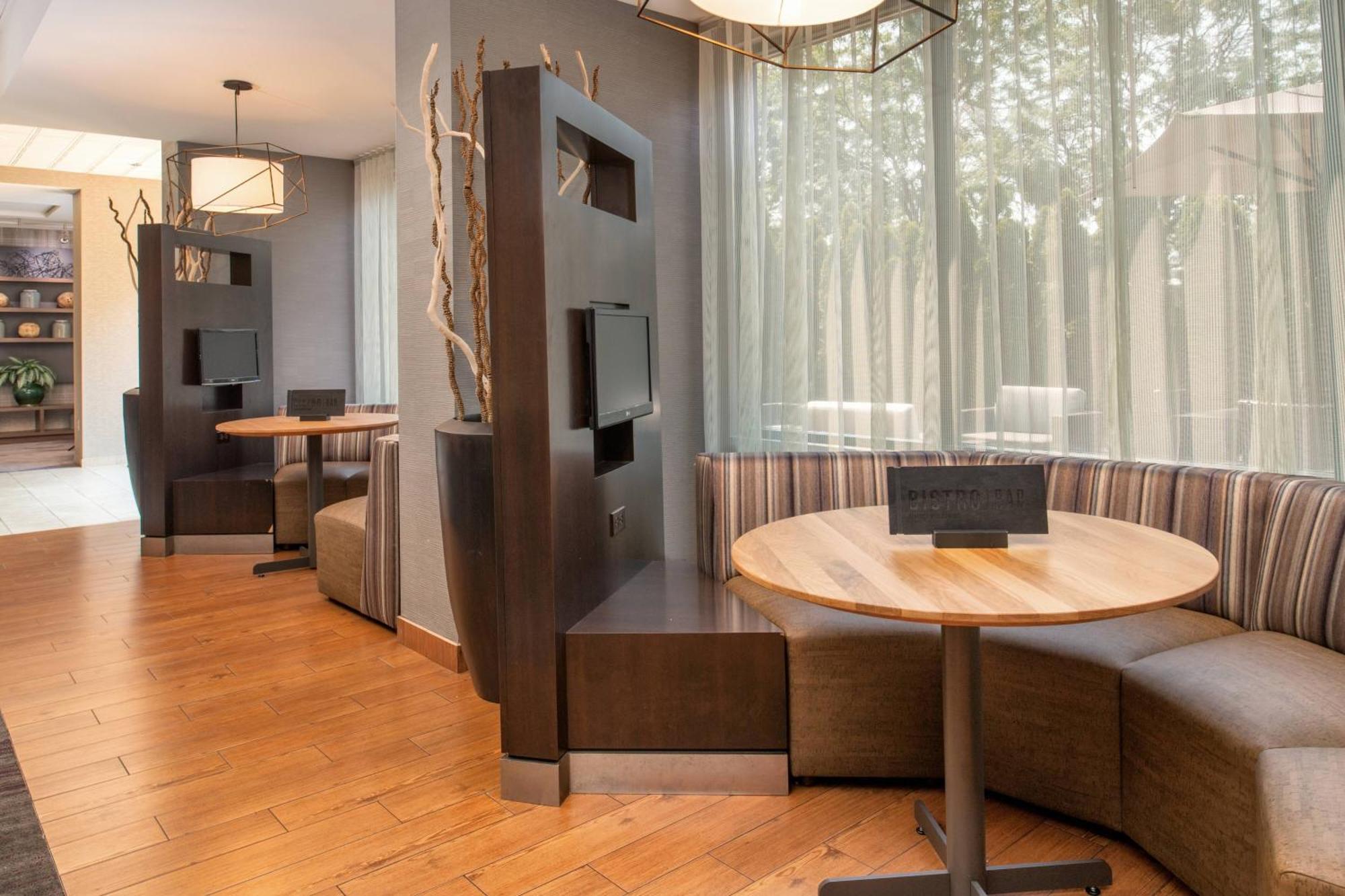 Courtyard By Marriott Portland Airport Hotell Exteriör bild