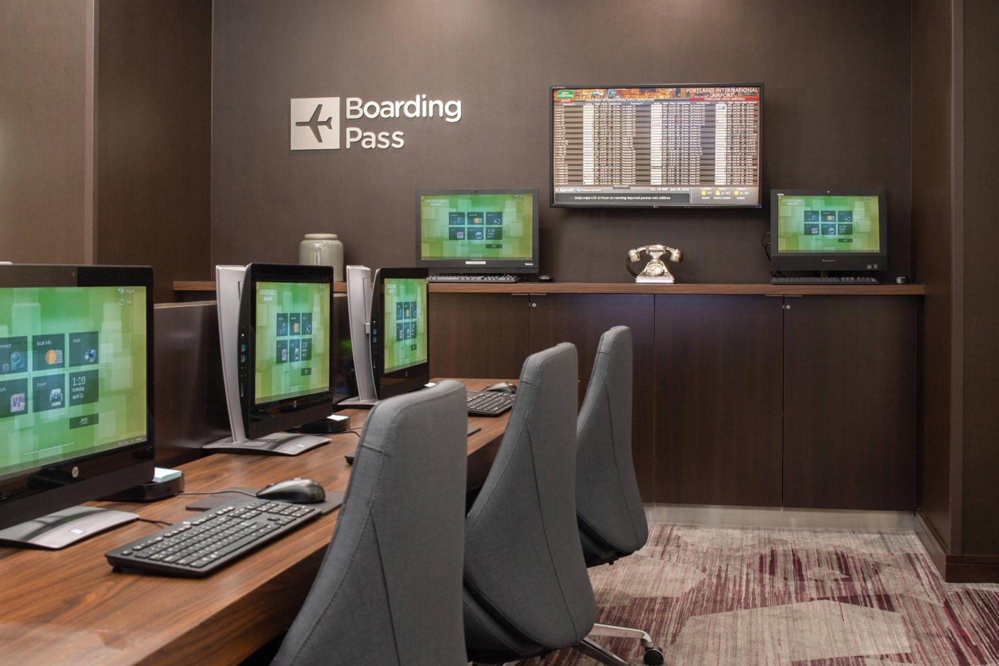 Courtyard By Marriott Portland Airport Hotell Exteriör bild
