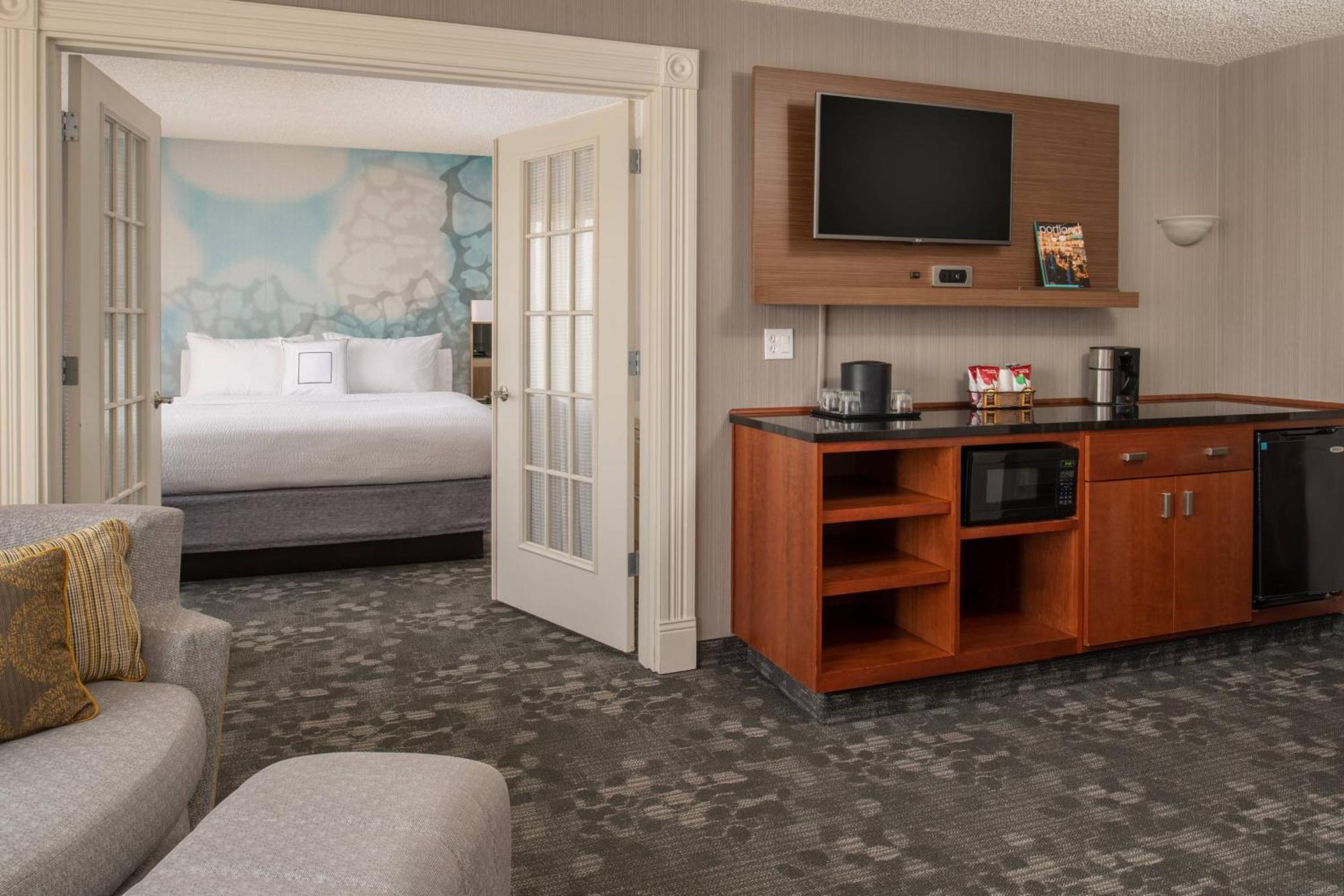 Courtyard By Marriott Portland Airport Hotell Exteriör bild