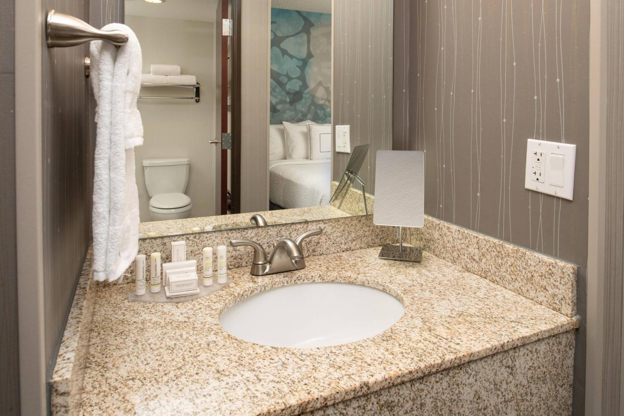 Courtyard By Marriott Portland Airport Hotell Exteriör bild