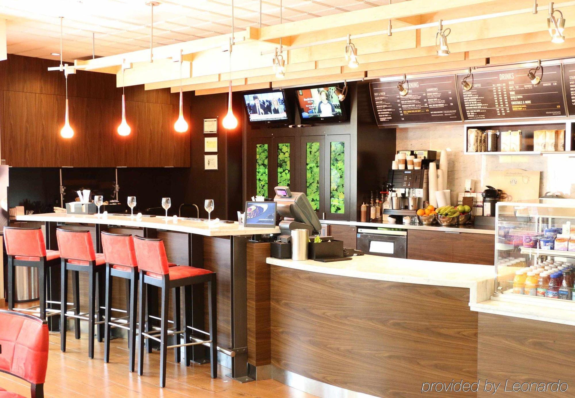 Courtyard By Marriott Portland Airport Hotell Exteriör bild