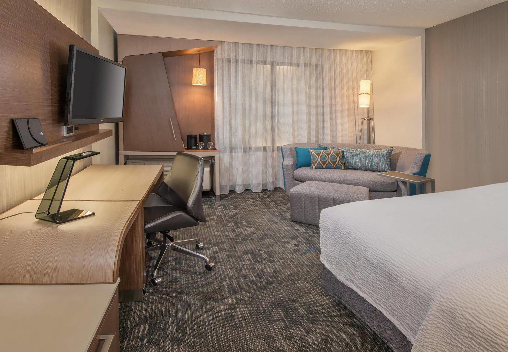 Courtyard By Marriott Portland Airport Hotell Exteriör bild